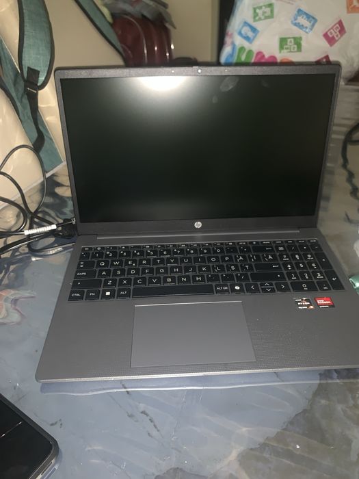 Vand laptop pret negogiabil