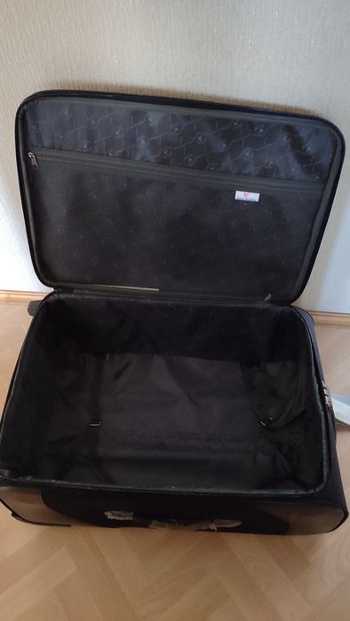 Продам дорожный чемодан