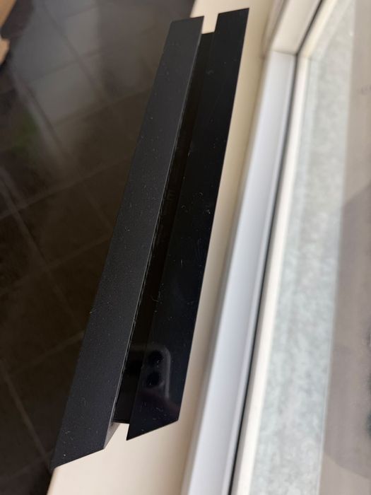 Продам PlayStation 4