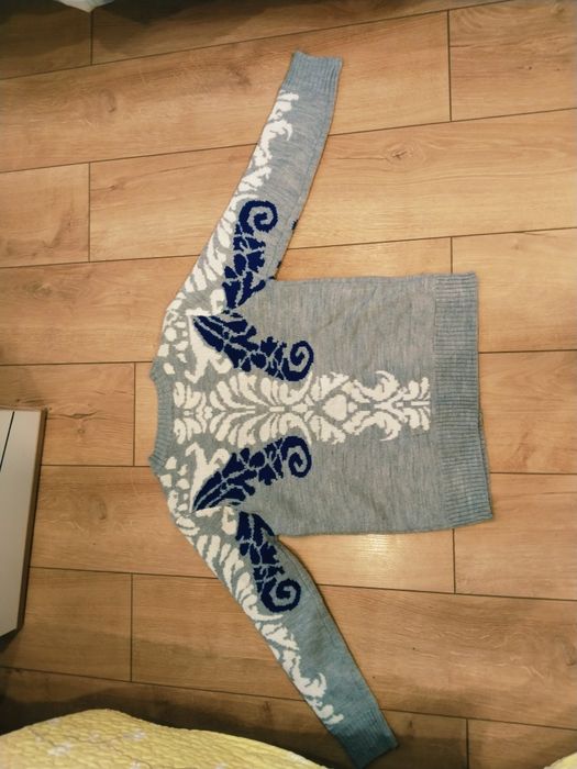 Свитер  женский (не колючий)