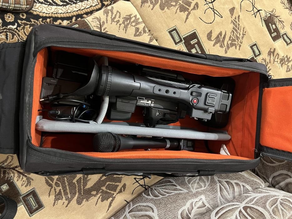 Продам видеокамеру Panasonic AG-AC160AEN