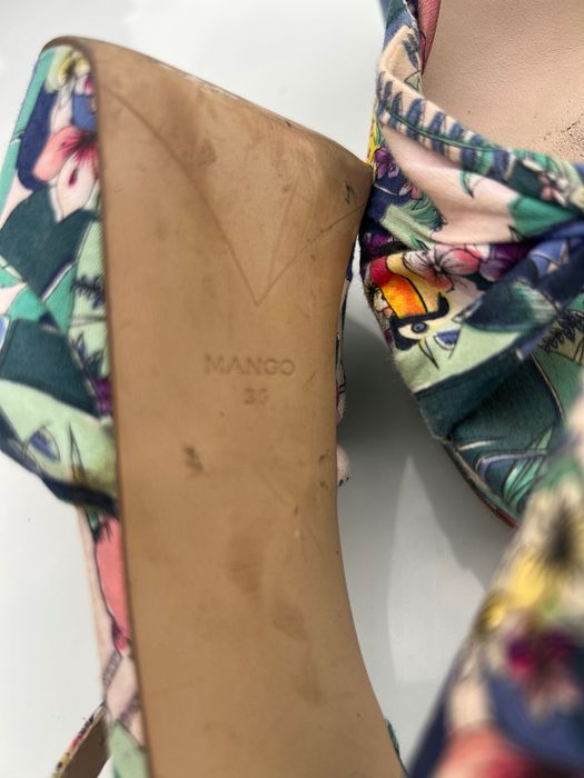 Дамски обувки на висок ток