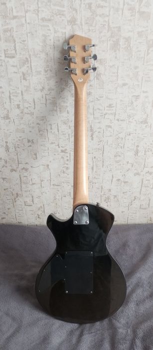 Продам электрогитару