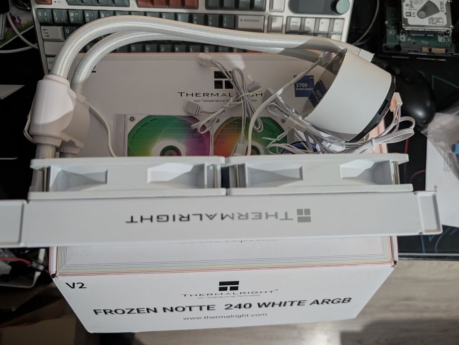 Cooler PC Aio pe aia Thermalright Frozen Notre alb