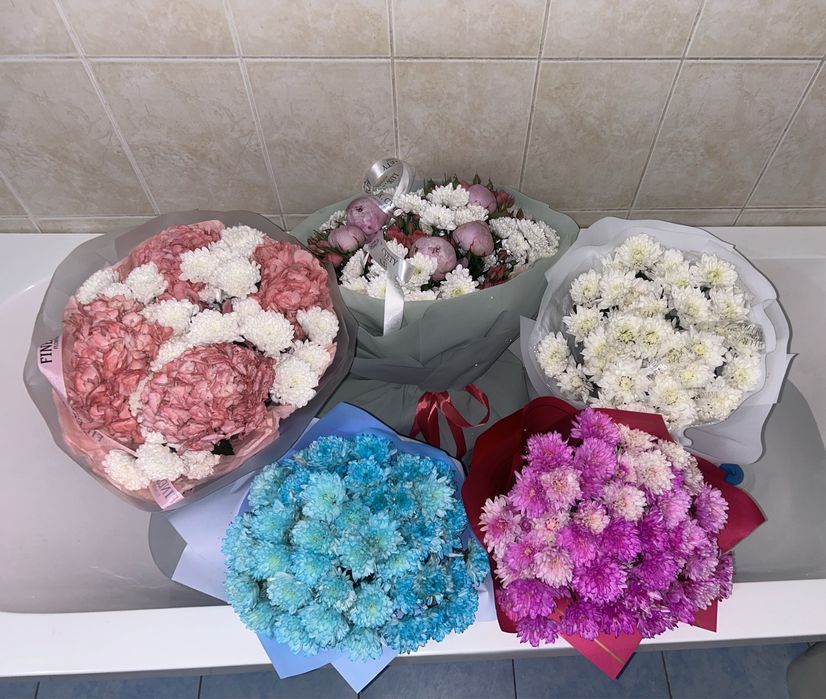 Продаю свежие сегодняшние букеты 10к, роза 20к