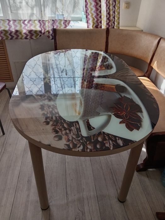 Продам кухонный стол.