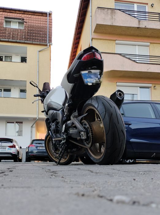 Motocicleta Yamaha FZ8