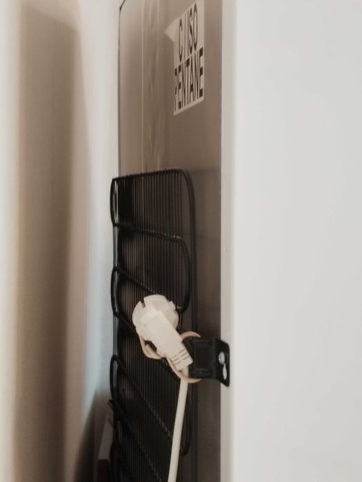 Хладилник с горен фризер Crown