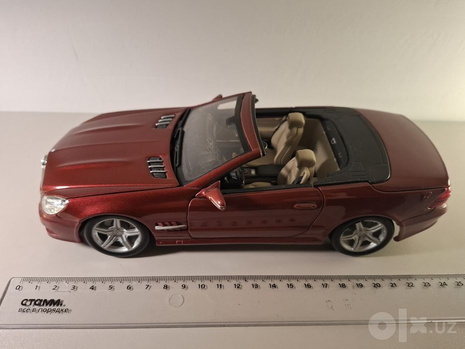 Коллекционная модель Mercedes-Benz SL550 от бренда "Maisto"