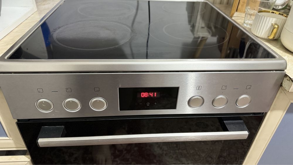 Продам электро плиту Bosch