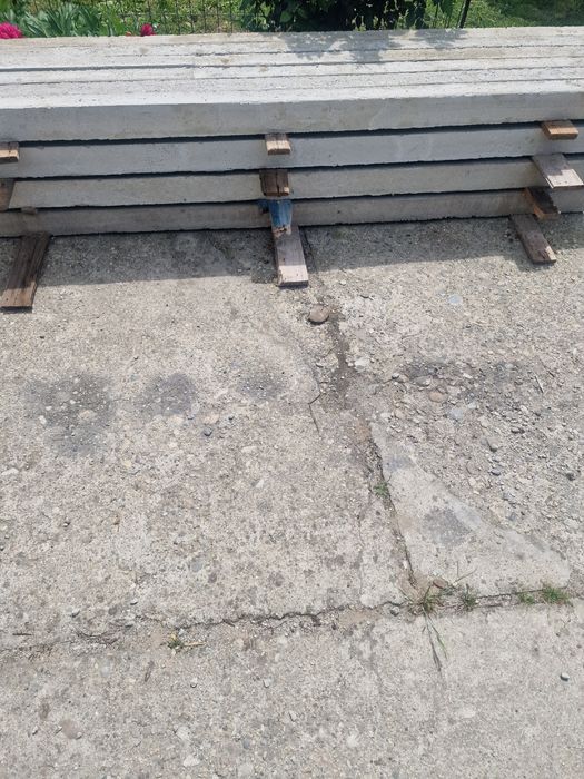 Vand stalpi de beton la  2,5m pret  35lei buc
