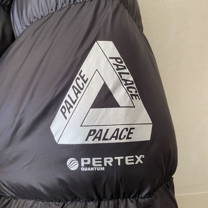 Пуховик от Palace