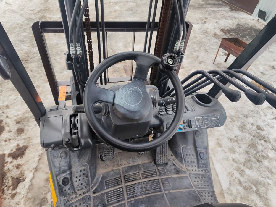 Продам вилочный погрузчик. Кара