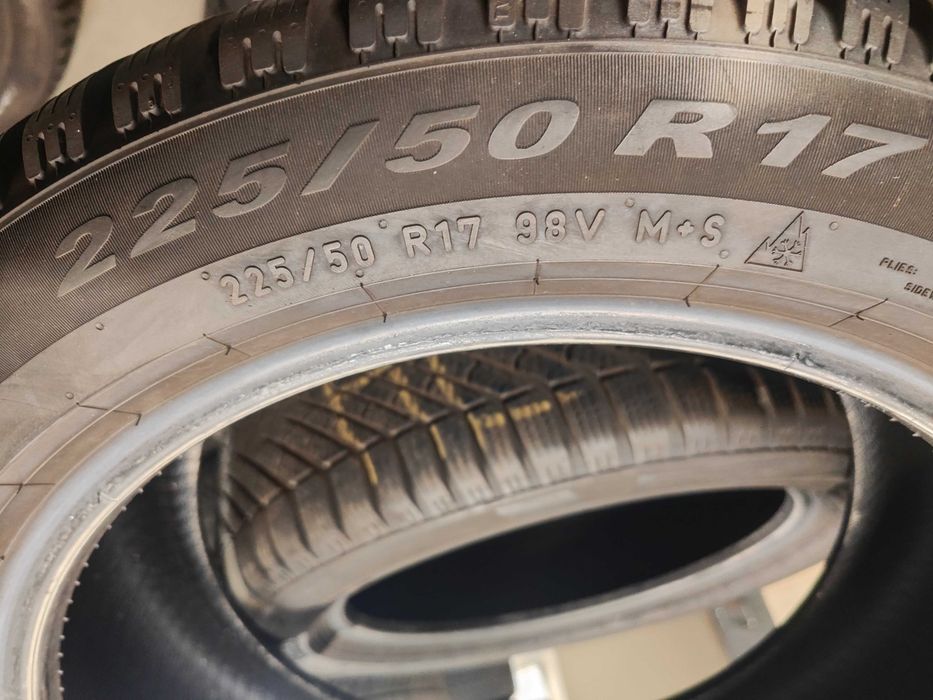 2бр.зимни гуми 225/50/17 Pirelli