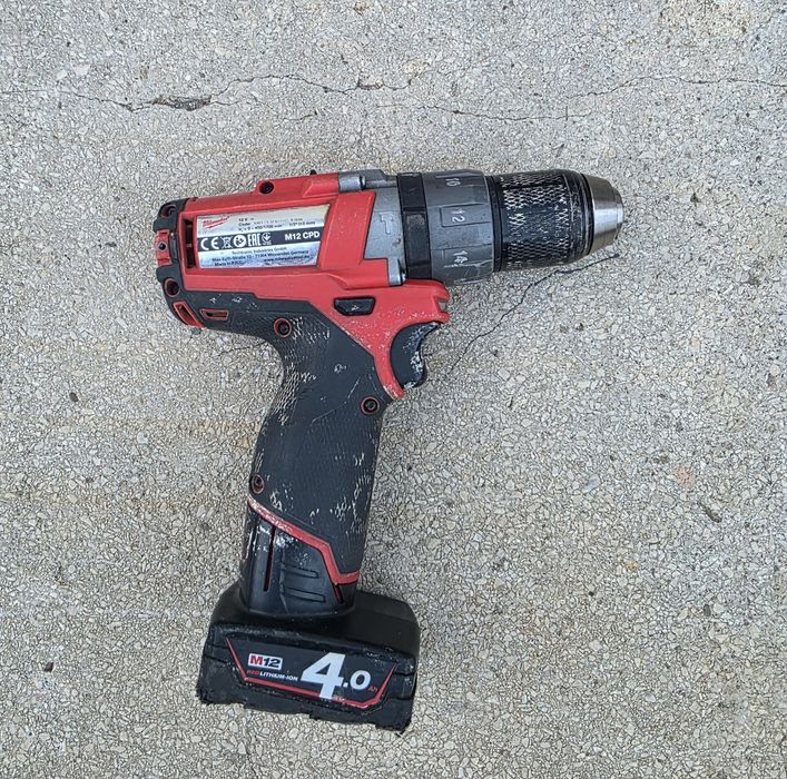 Milwaukee M12 filetanta, freza metal si boxa bluetooth