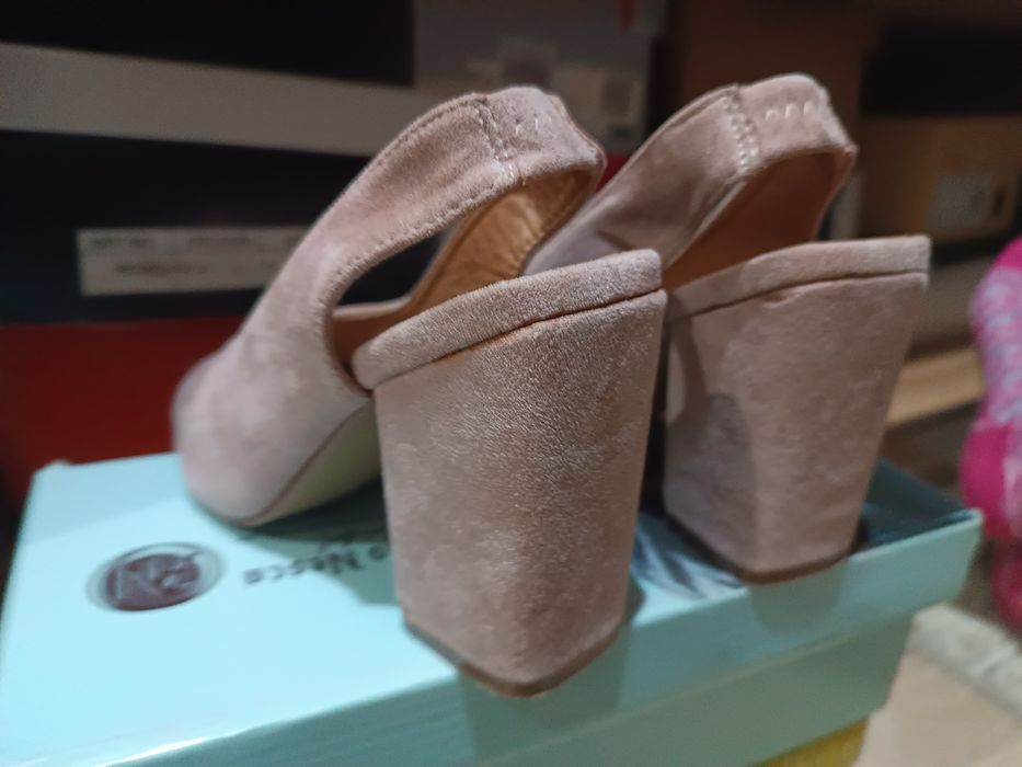 Продам босоножки