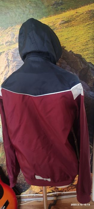 Куртка ветровка на мальчика.
