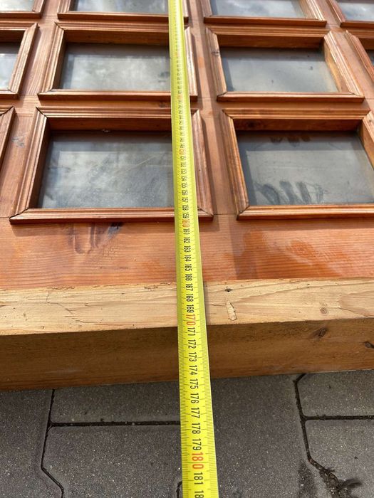 Ввъншна входна врата от масивно дърво