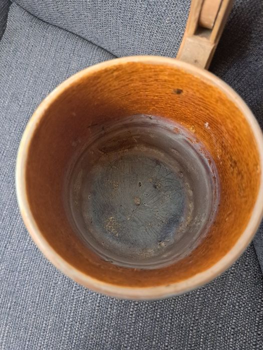 Дървена кана с дръжка