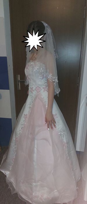 Rochie de mireasă superbă purtată o dată