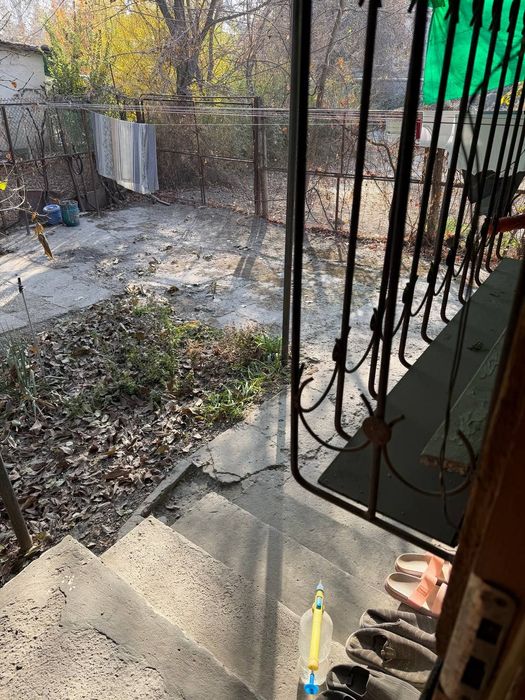 3/1/2. Спутник 3, Янгихает р-н (Сергели). Дом деревянный. Метро 400 м.