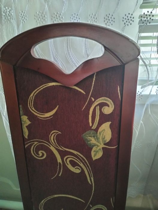 Продается стол и стулья