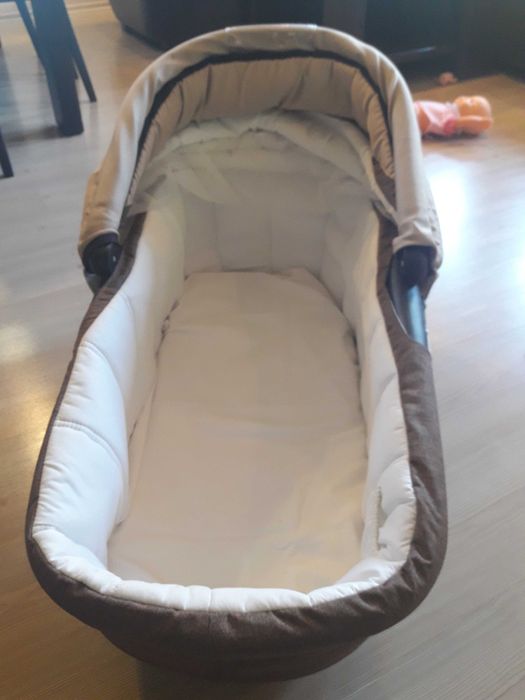 РАЗПРОДАЖБА! Супер запазена бебешка количка 3 в 1