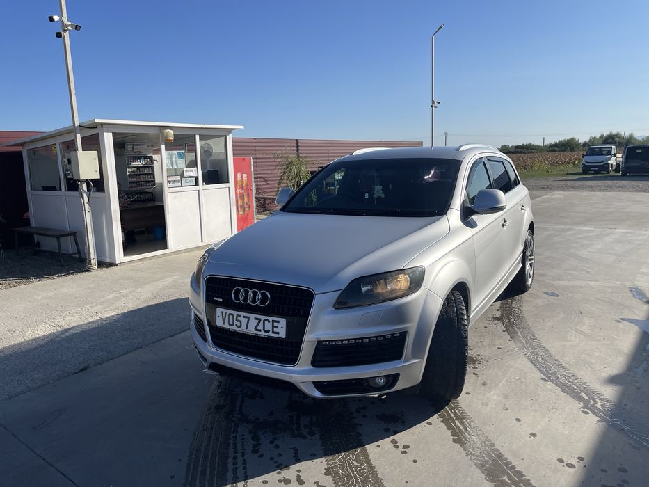 Audi Q7.