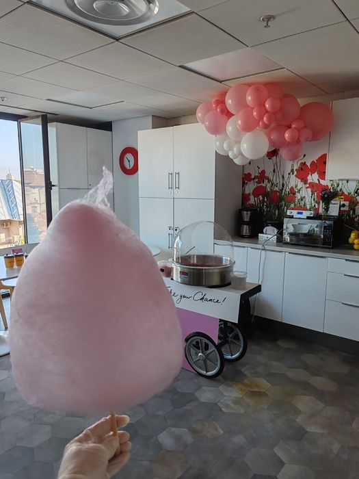 Vata de zahar la petreceri! Masina de vata pe bat de inchiriat.