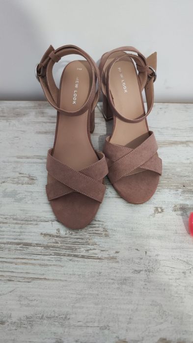 New Look сандали на ток