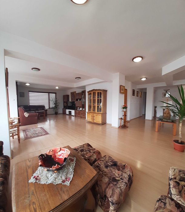 Продава се Многостаен апартамент в Търговище, Център - 300 кв.м за 667 €/кв.м - Снимка #11