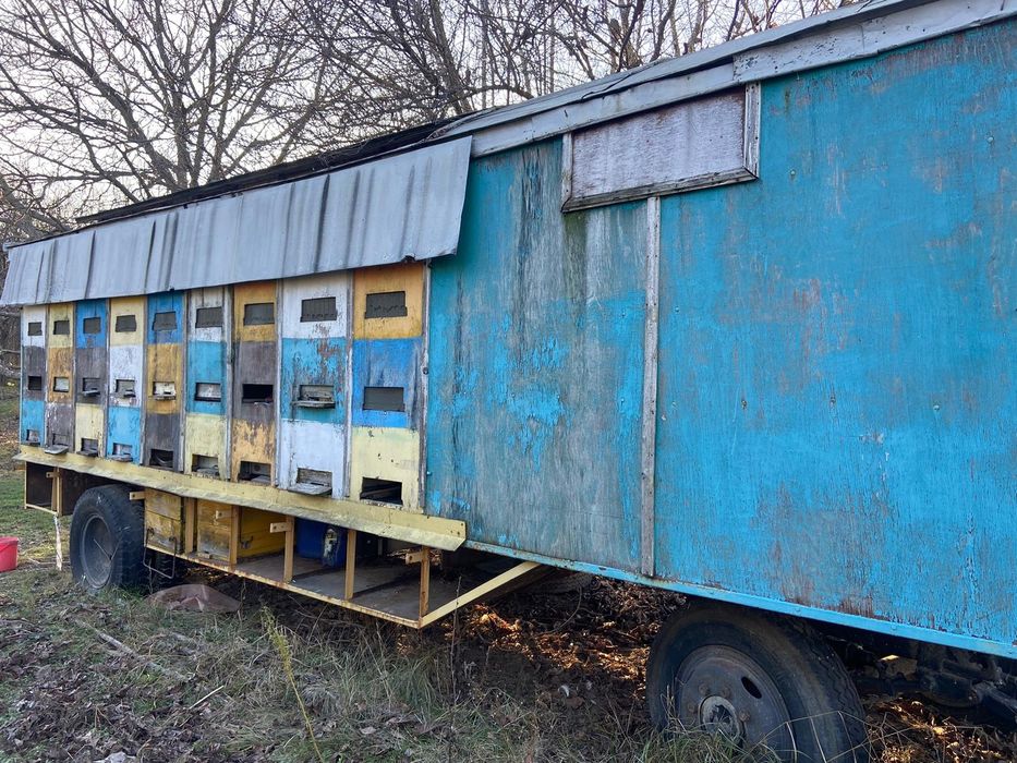 Vand vagon/ remorca/ stupină.