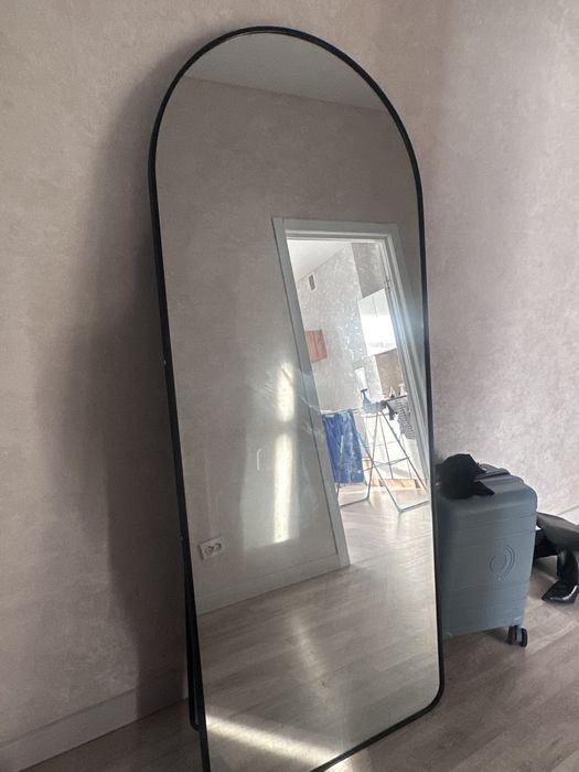 Продам зеркало современное !