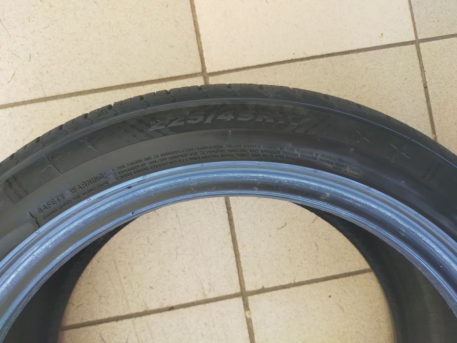 Продам шины 225/45/17