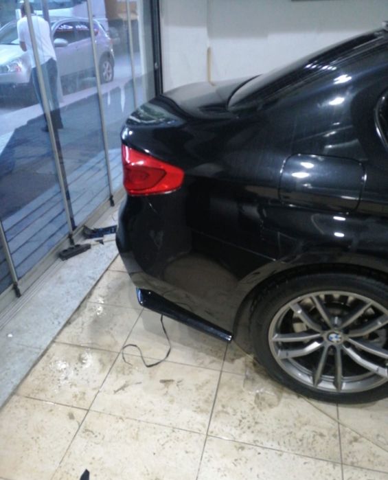 Extensii coltare lip bara spate BMW Seria 5 F10 F11 negru lucios