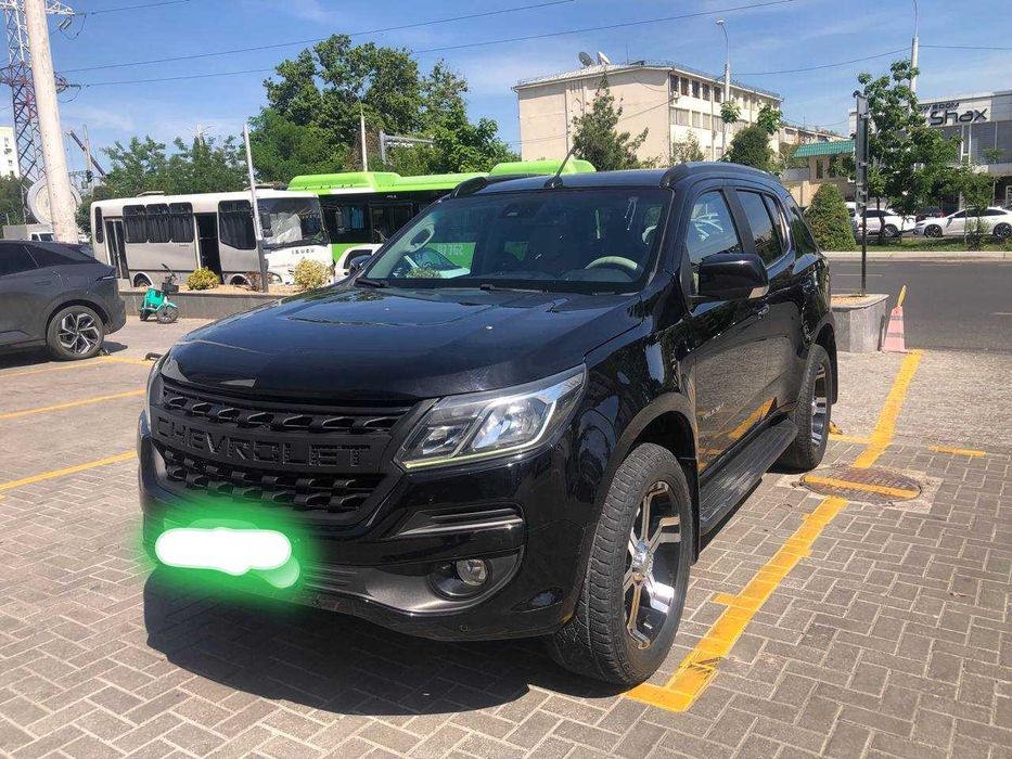 Chevrolet Trailblazer 2020, Qora