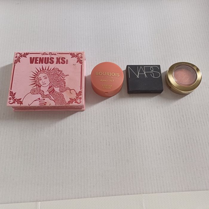 Косметика, парфюмерия! Румяна, тени!