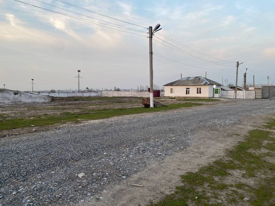 4 гектар 2000м2 бино билан сотилади
400 сотх жой 2100 м2 биноси билан