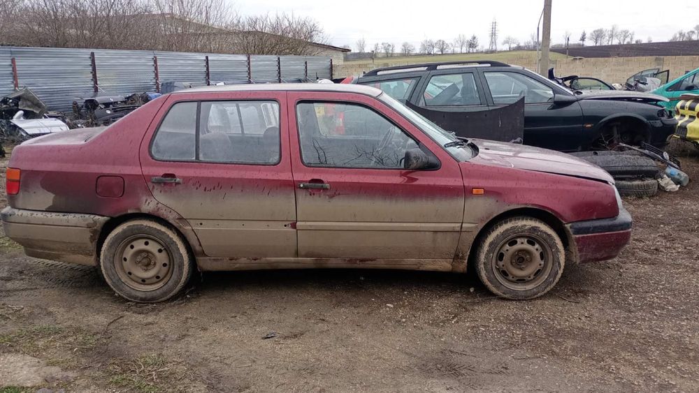 Продава се само на части Фолксваген Венто 1.9 тд