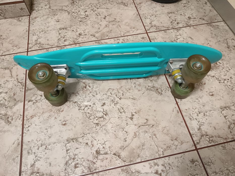 De vânzare skateboard copii 4-8 ani cu lumini roți