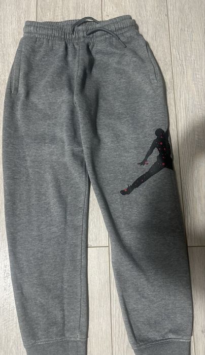 Pantaloni adidas si jordan , marimea 9 ani