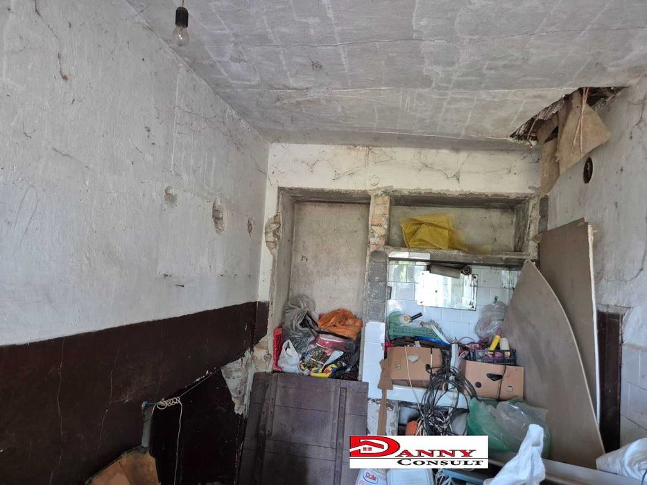 Къща с 5800 кв.м. двор в с. Климентово, обл. В.Търново