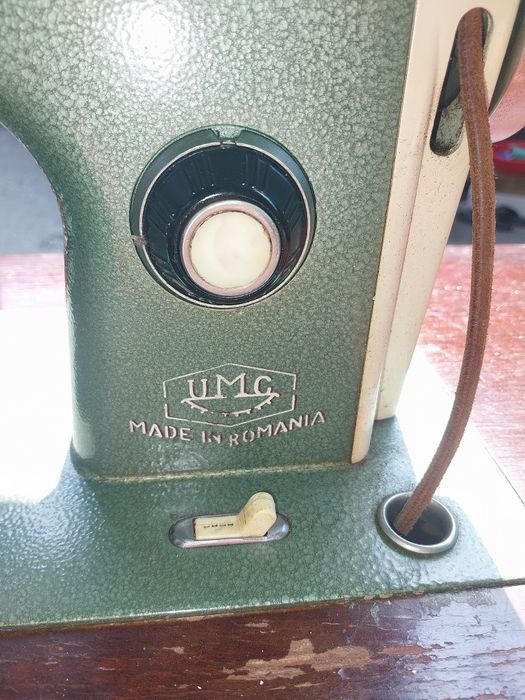 Masini de cusut funcționale.