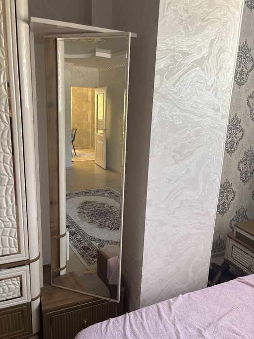 Продам зеркальный комод