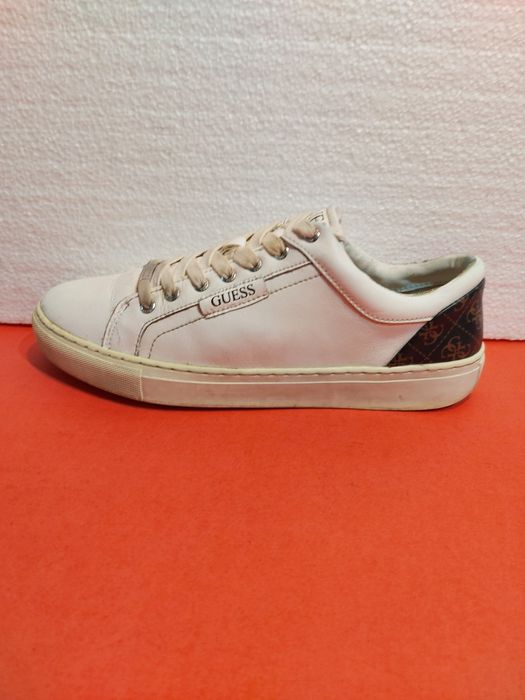 Guess номер 43  Оригинални мъжки маратонки