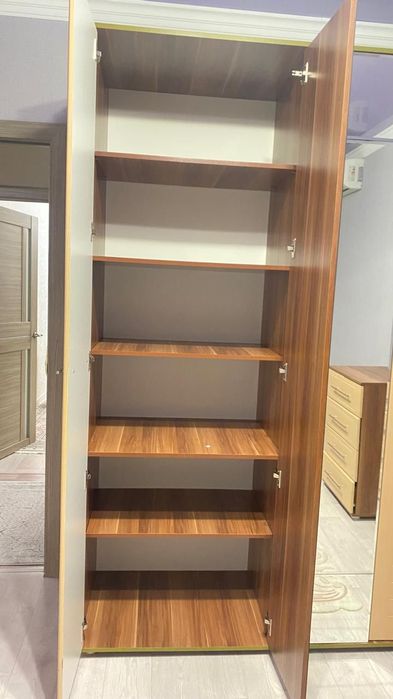 Продадим шкаф и комод в комплекте