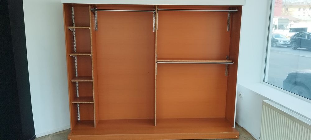 Mobilier pentru magazin