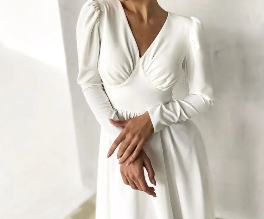 Молочное праздничное/вечернее платье