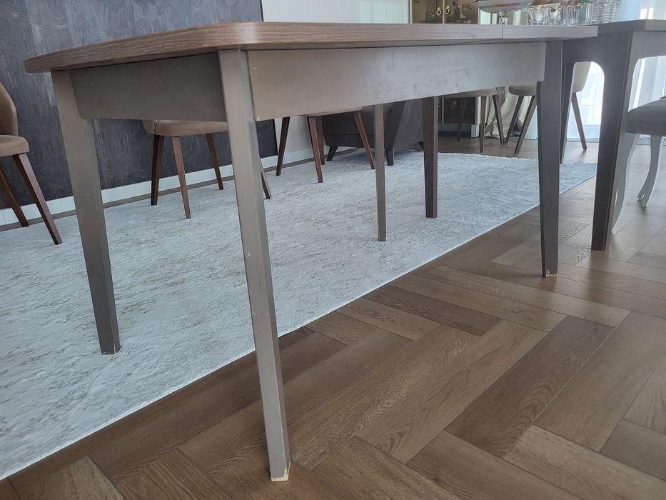 Стол гостиной и кухни