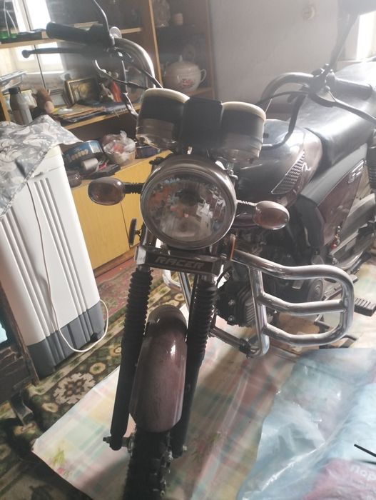 Продам мотоцикл поч новый